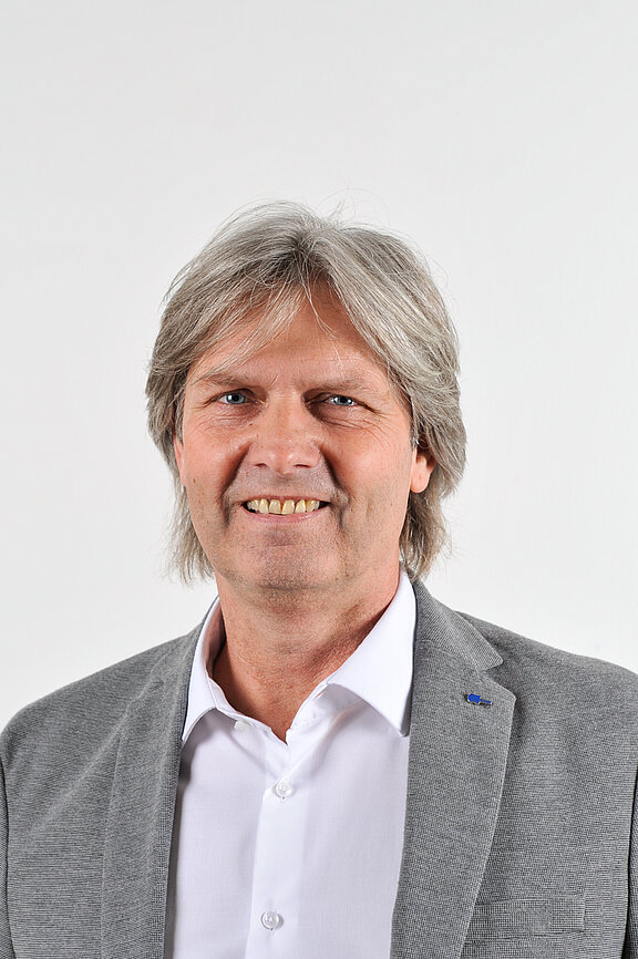 Die-Photoschmiede_ÖVP_Redlham__Kand.14_Hochformat__2_von_2_.jpg  